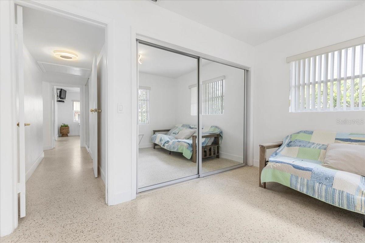 19 N PINE CIR, BELLEAIR, FL, 33756