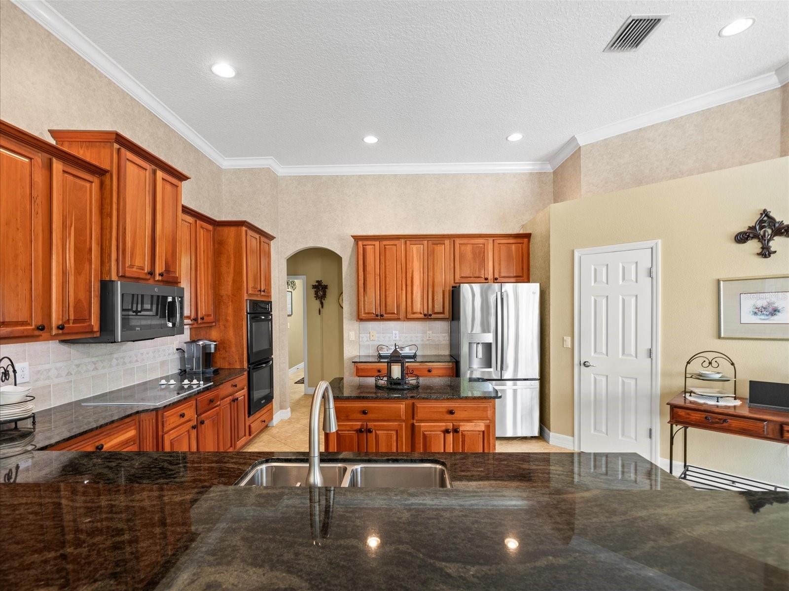 2221 CLIMBING IVY DR, TAMPA, FL, 33618