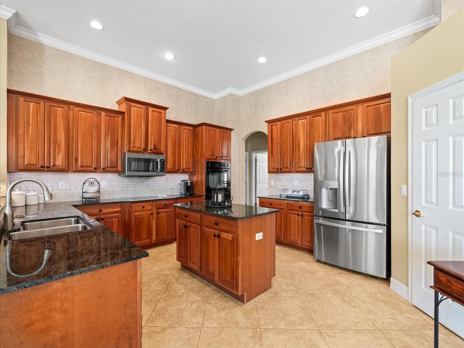 2221 CLIMBING IVY DR, TAMPA, FL, 33618