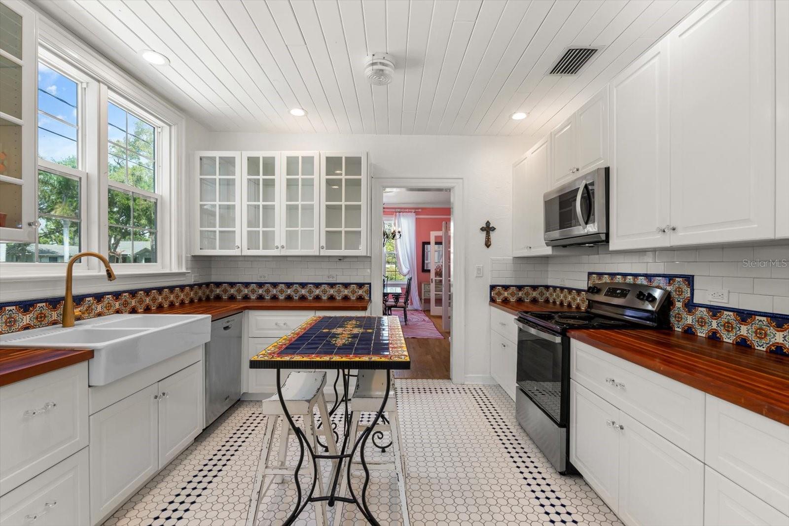 7706 WESTMORELAND DR, SARASOTA, FL, 34243