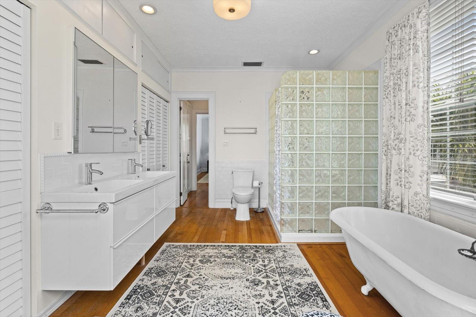 7706 WESTMORELAND DR, SARASOTA, FL, 34243