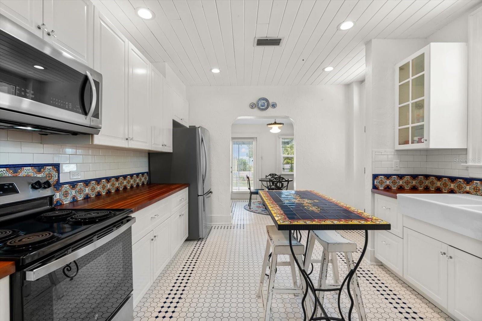 7706 WESTMORELAND DR, SARASOTA, FL, 34243