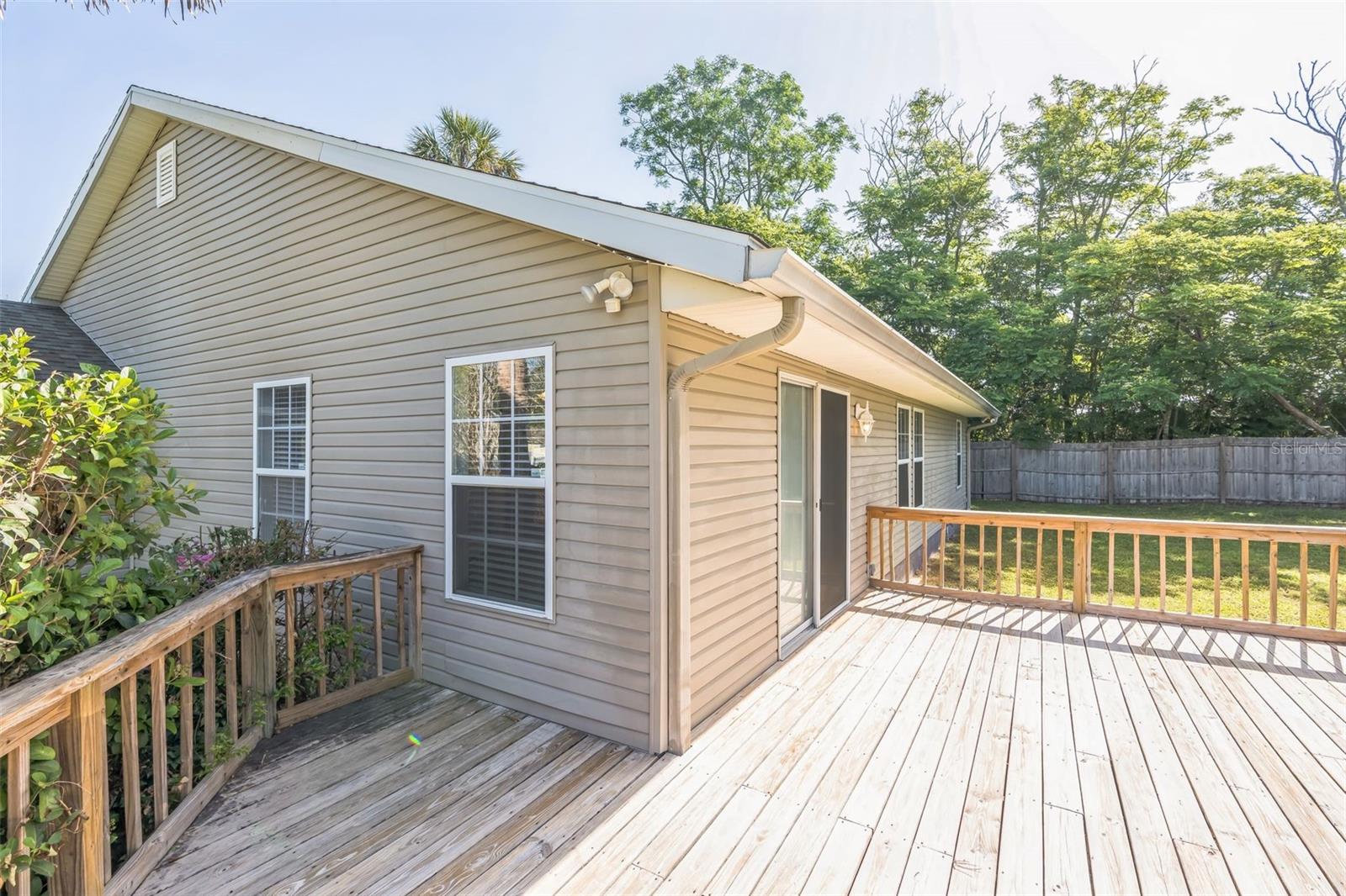 250 E 20TH AVE, MOUNT DORA, FL, 32757