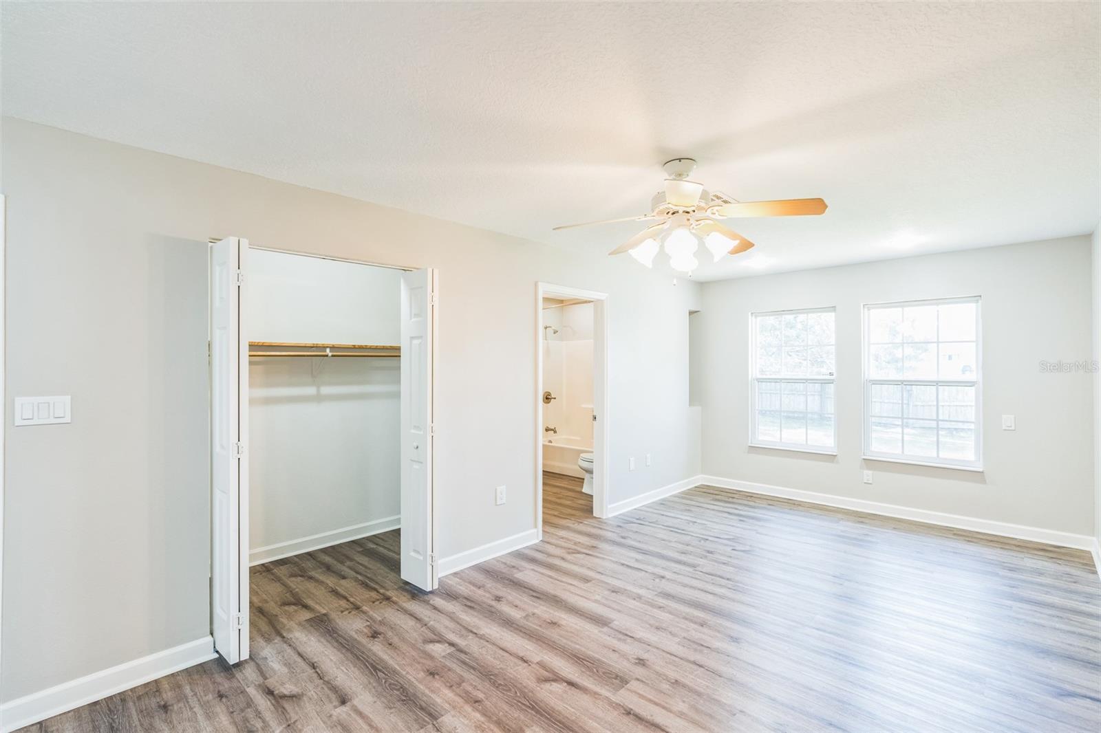 250 E 20TH AVE, MOUNT DORA, FL, 32757