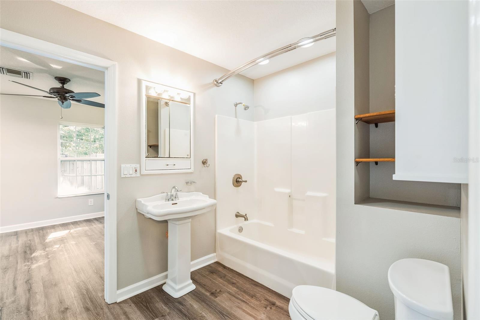 250 E 20TH AVE, MOUNT DORA, FL, 32757