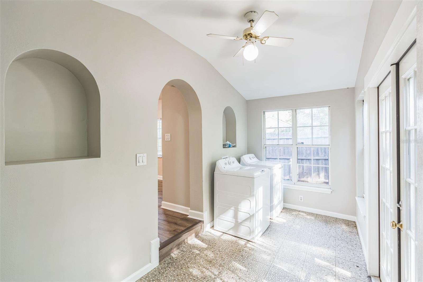 250 E 20TH AVE, MOUNT DORA, FL, 32757