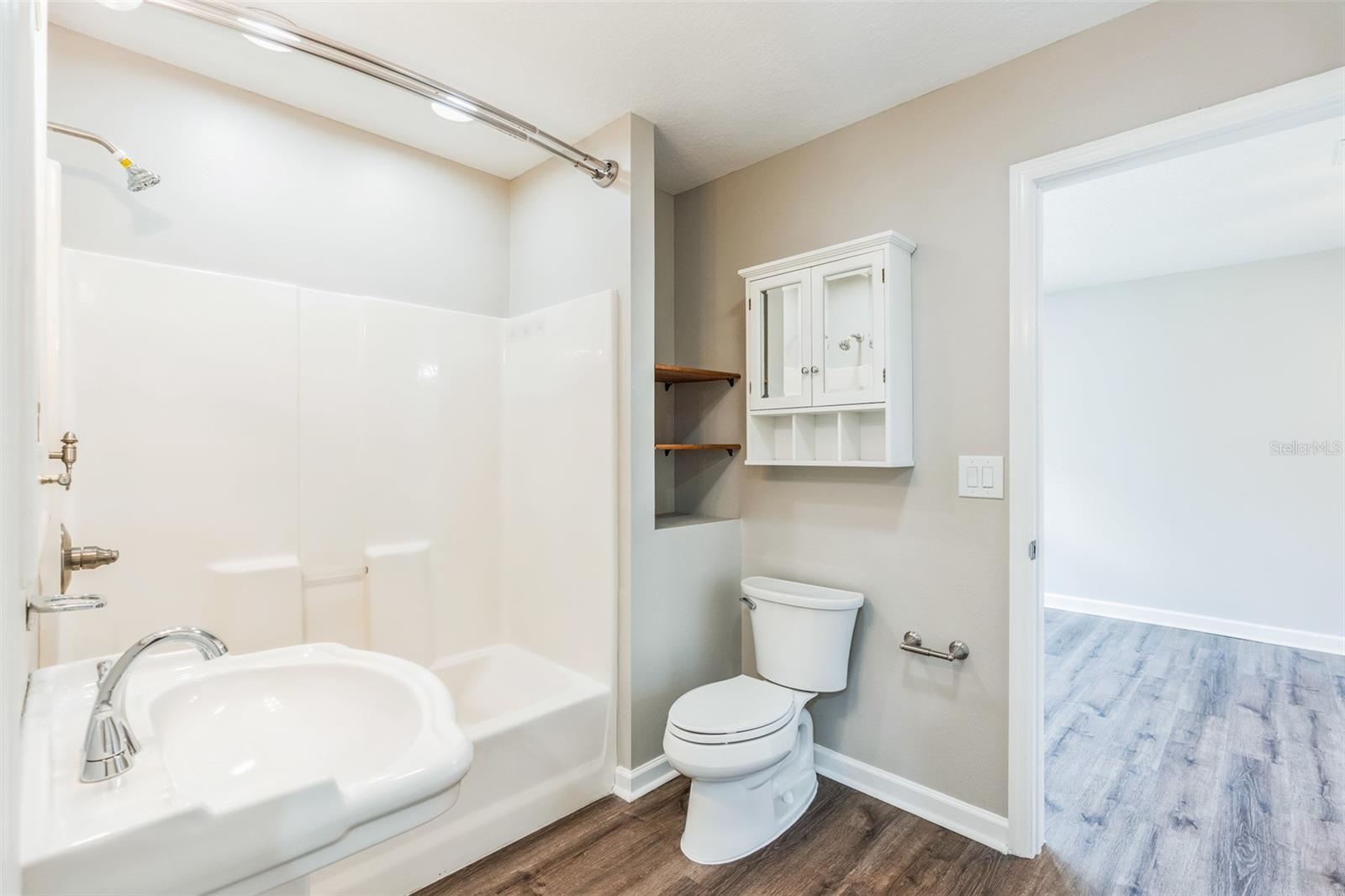 250 E 20TH AVE, MOUNT DORA, FL, 32757