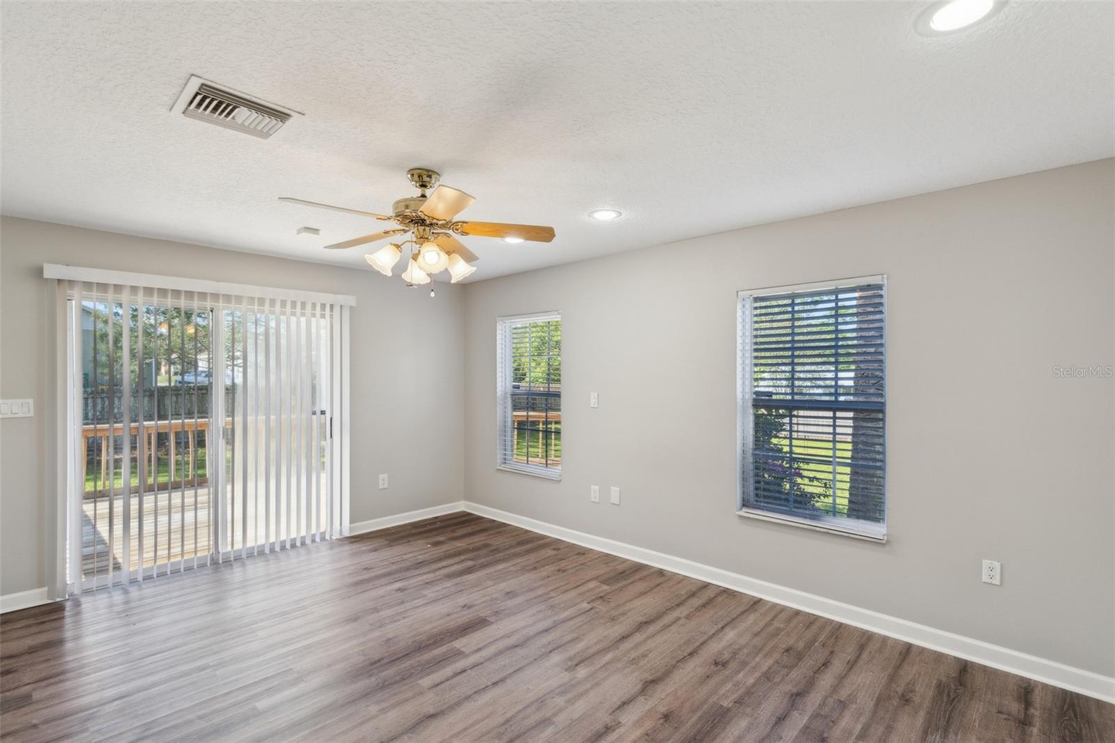 250 E 20TH AVE, MOUNT DORA, FL, 32757