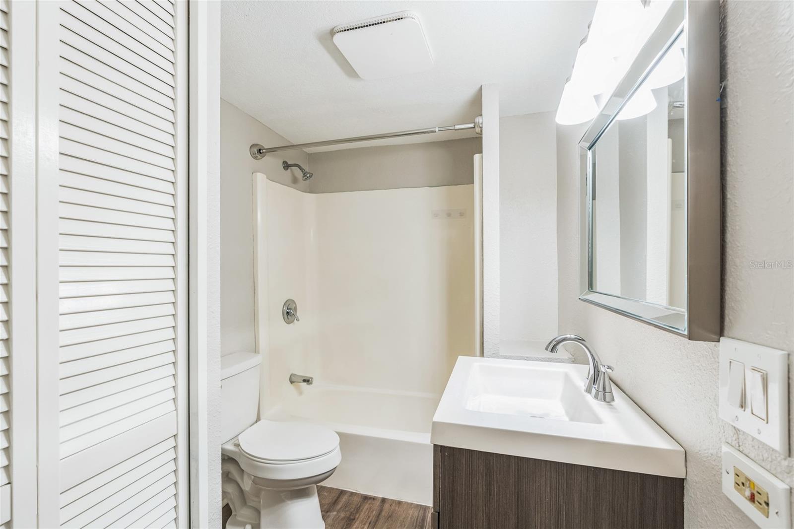 250 E 20TH AVE, MOUNT DORA, FL, 32757