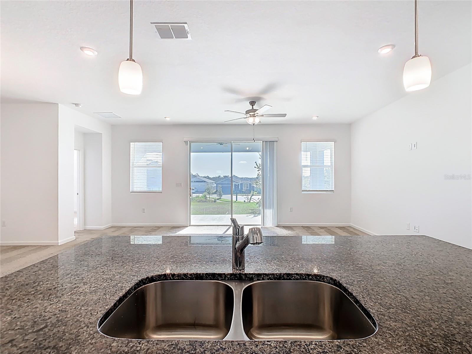 1043 LAKESHORE BREEZE PL, KISSIMMEE, FL, 34747