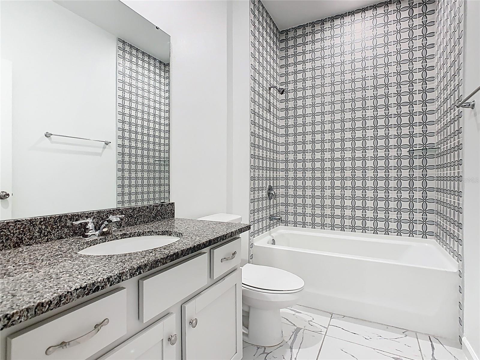 1043 LAKESHORE BREEZE PL, KISSIMMEE, FL, 34747