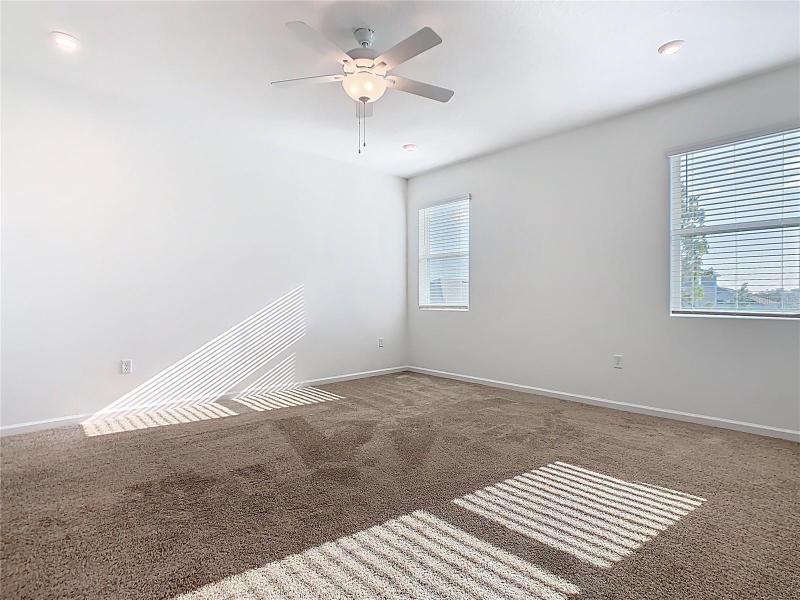 1043 LAKESHORE BREEZE PL, KISSIMMEE, FL, 34747