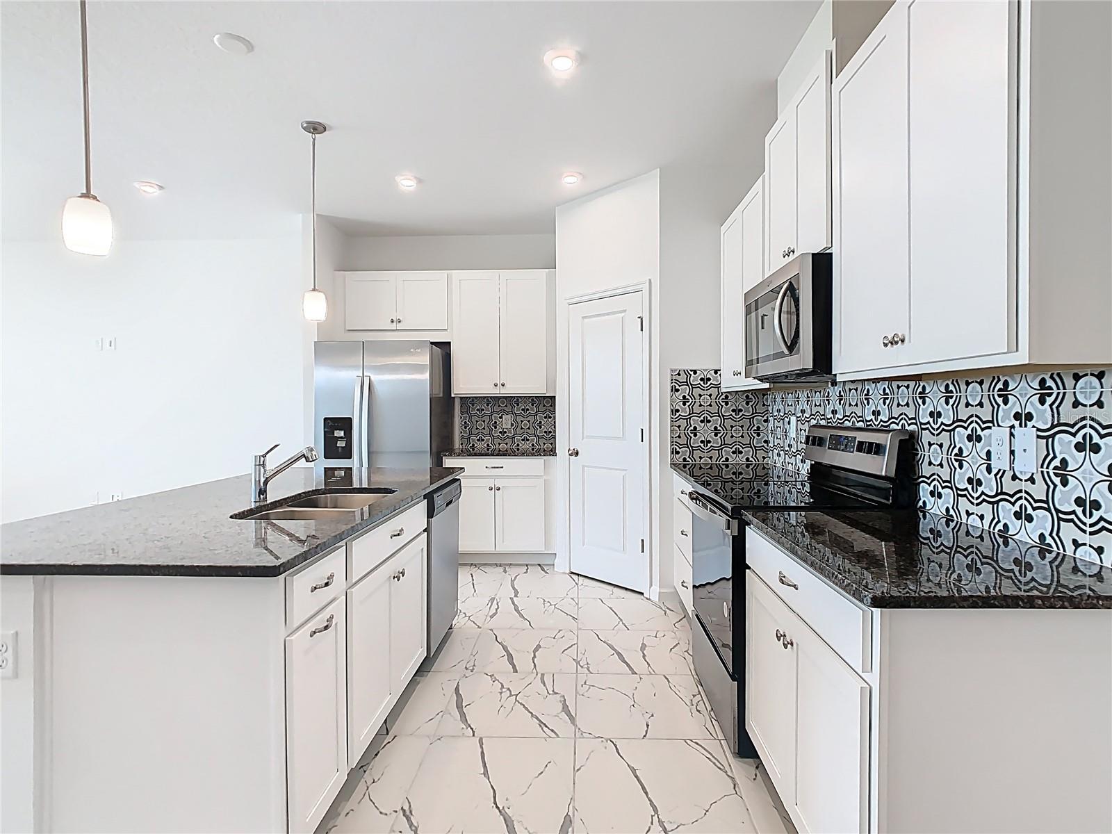 1043 LAKESHORE BREEZE PL, KISSIMMEE, FL, 34747