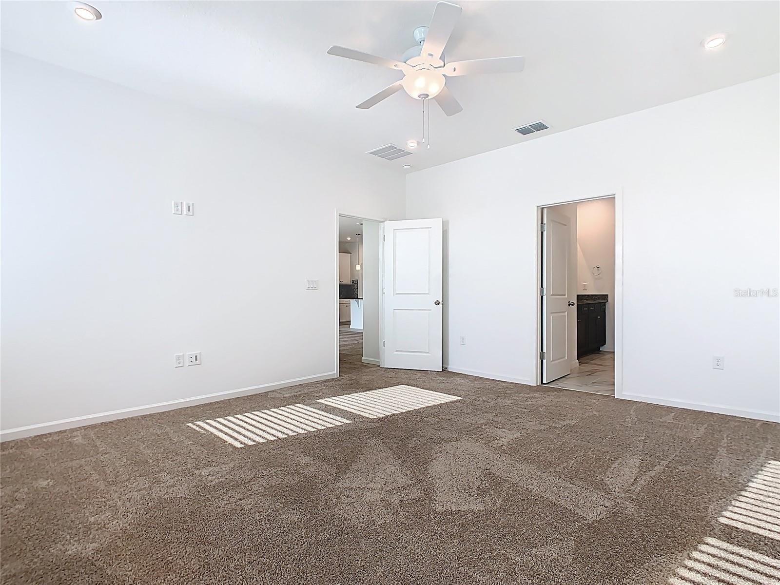 1043 LAKESHORE BREEZE PL, KISSIMMEE, FL, 34747