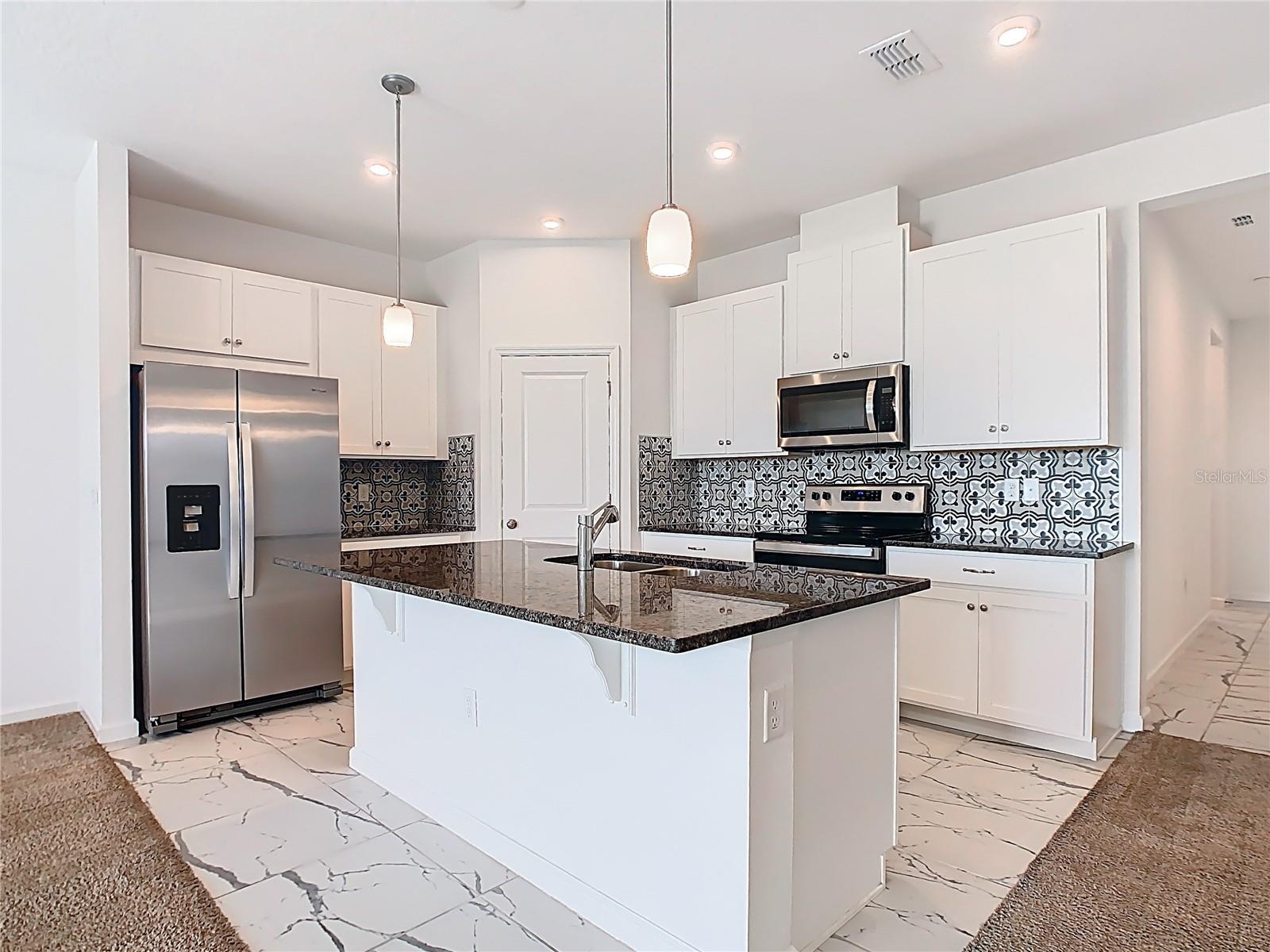 1043 LAKESHORE BREEZE PL, KISSIMMEE, FL, 34747