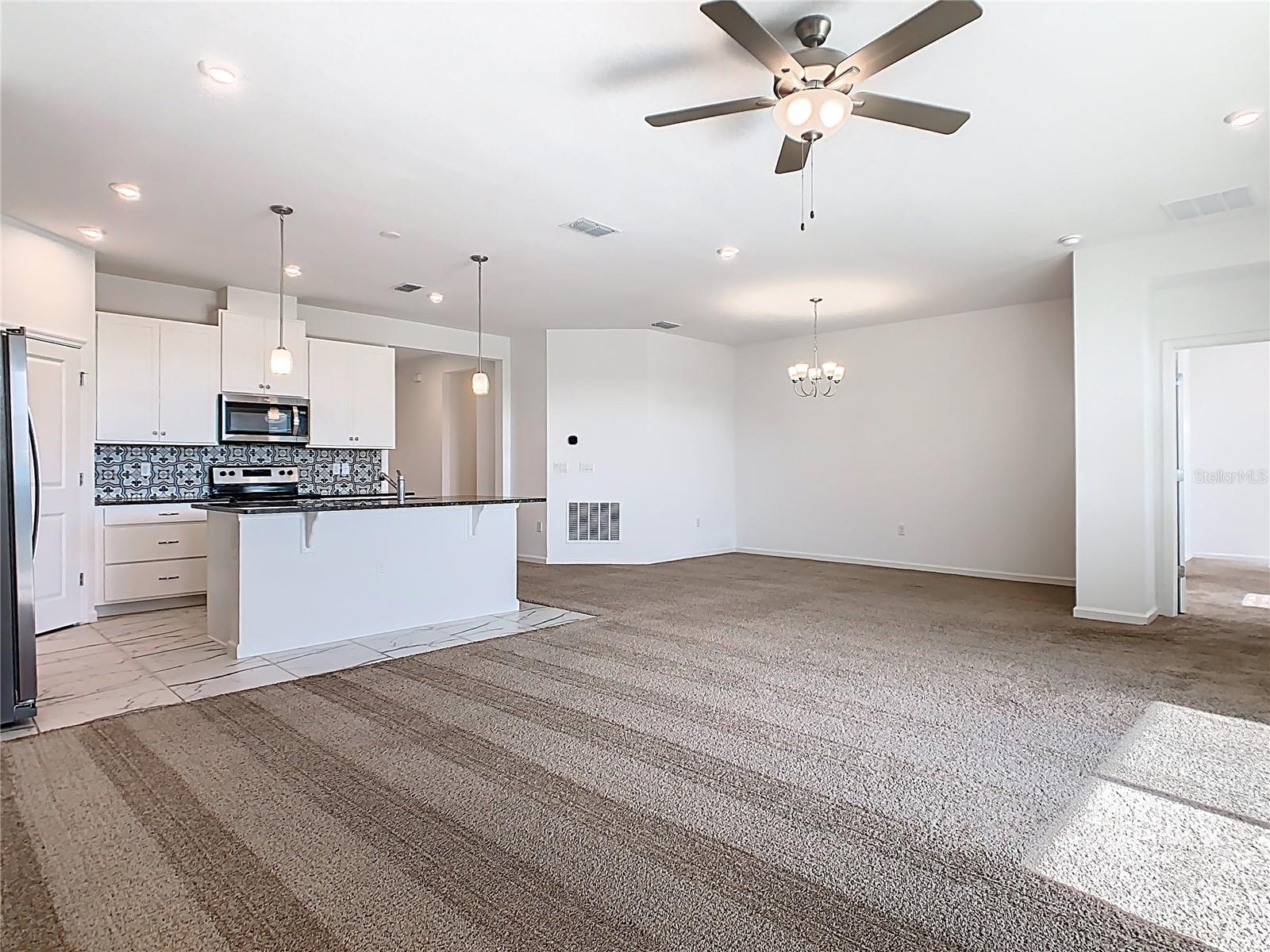 1043 LAKESHORE BREEZE PL, KISSIMMEE, FL, 34747