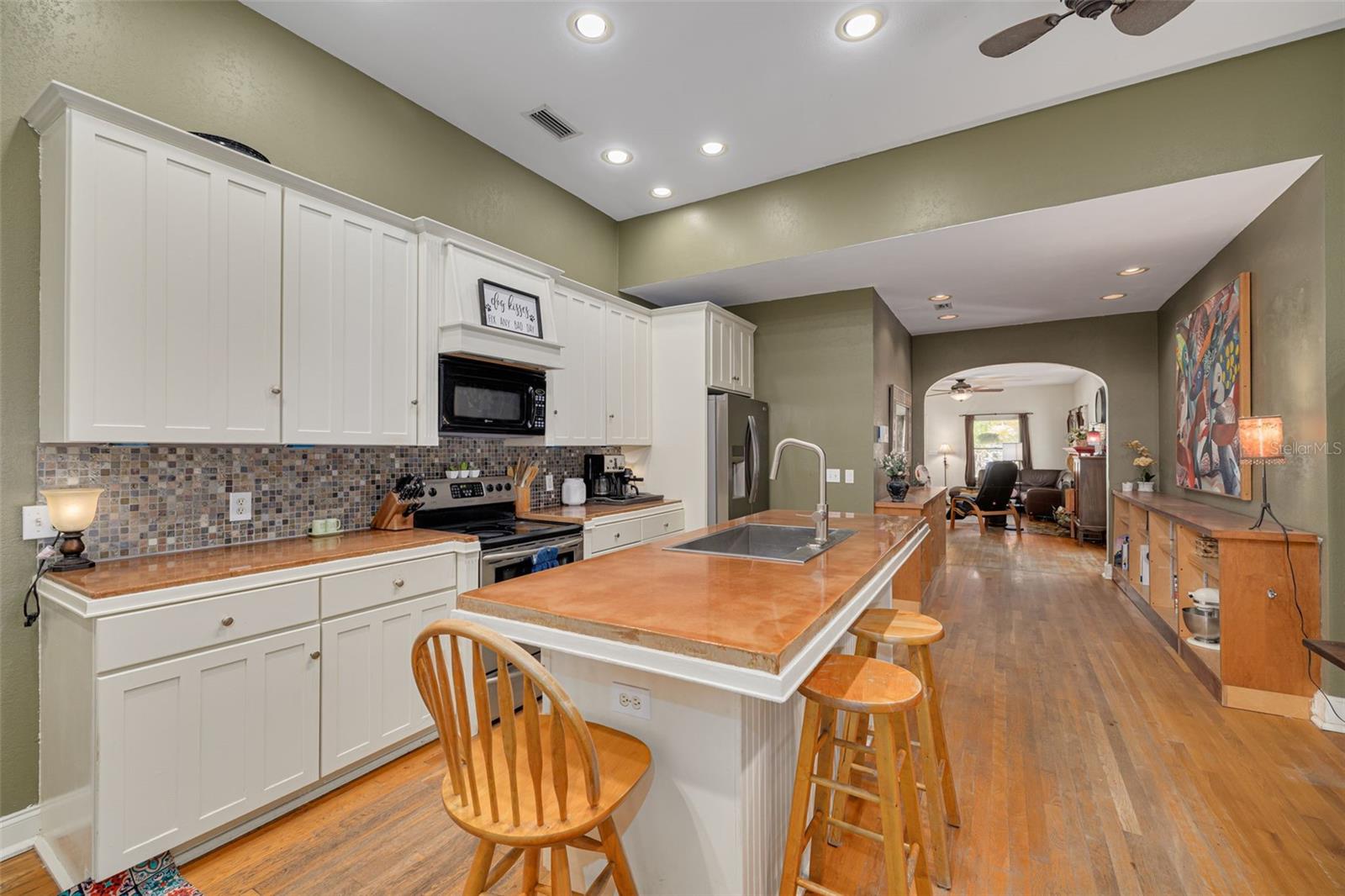 300 16TH AVE N, ST PETERSBURG, FL, 33704