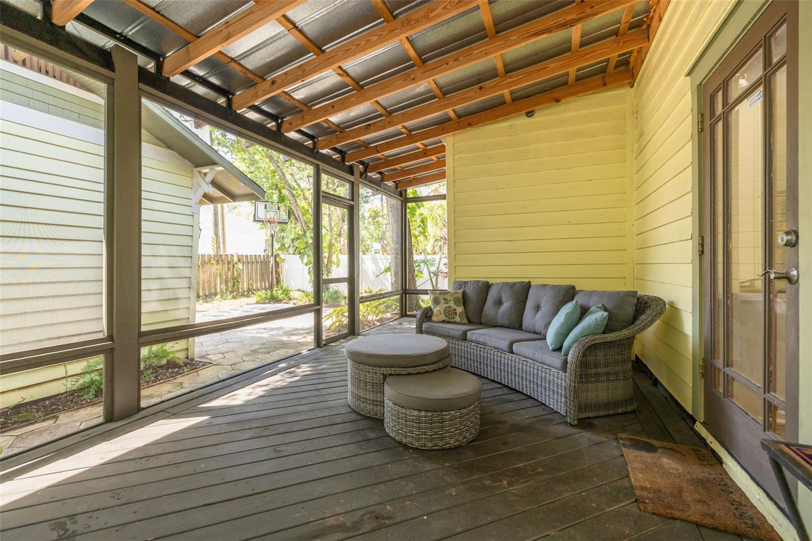 300 16TH AVE N, ST PETERSBURG, FL, 33704