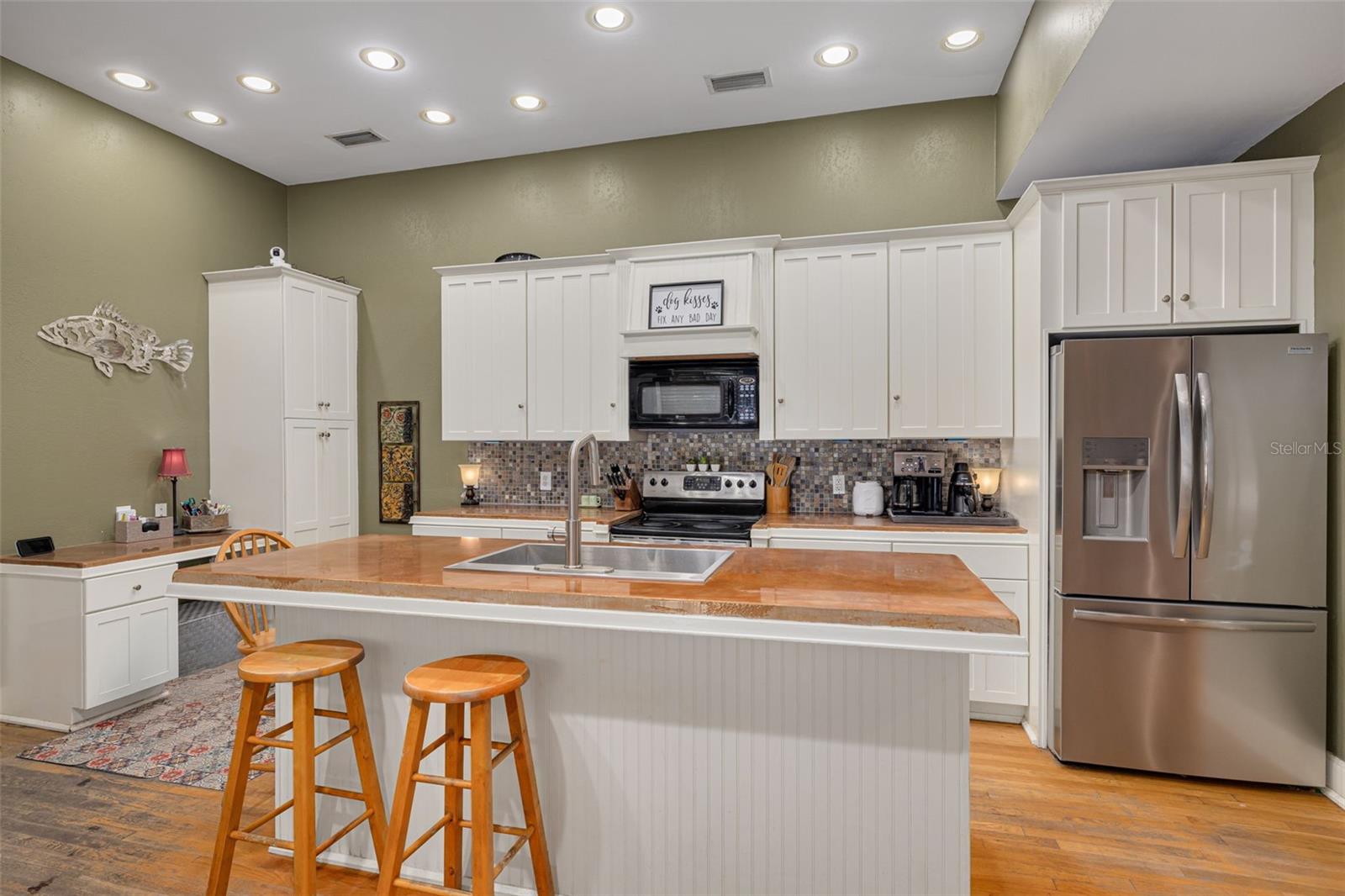 300 16TH AVE N, ST PETERSBURG, FL, 33704