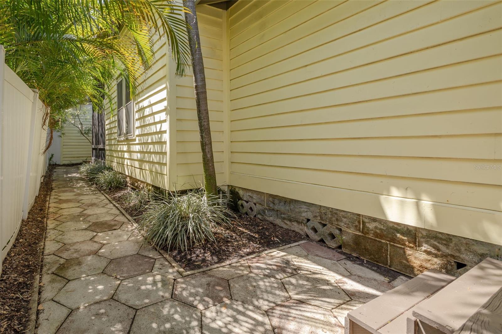 300 16TH AVE N, ST PETERSBURG, FL, 33704