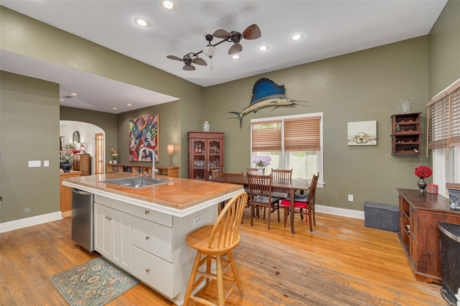 300 16TH AVE N, ST PETERSBURG, FL, 33704