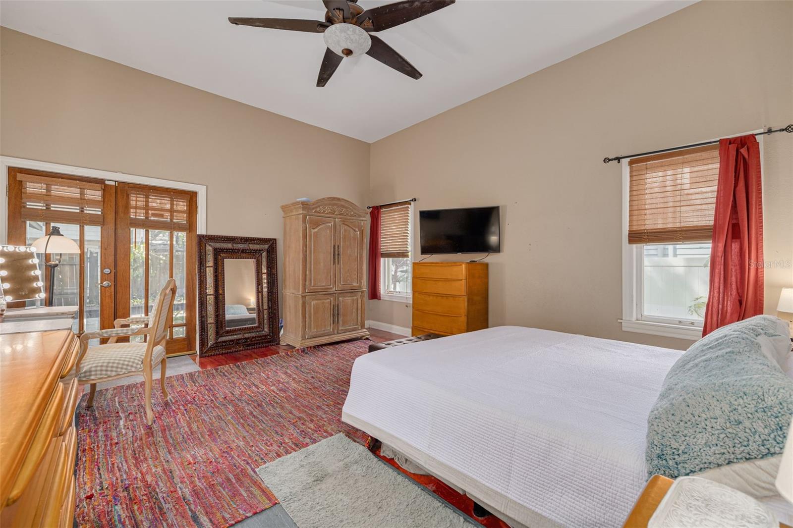 300 16TH AVE N, ST PETERSBURG, FL, 33704