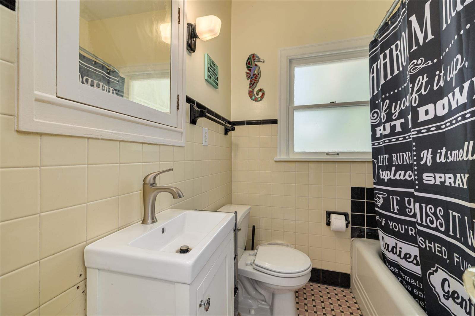 300 16TH AVE N, ST PETERSBURG, FL, 33704