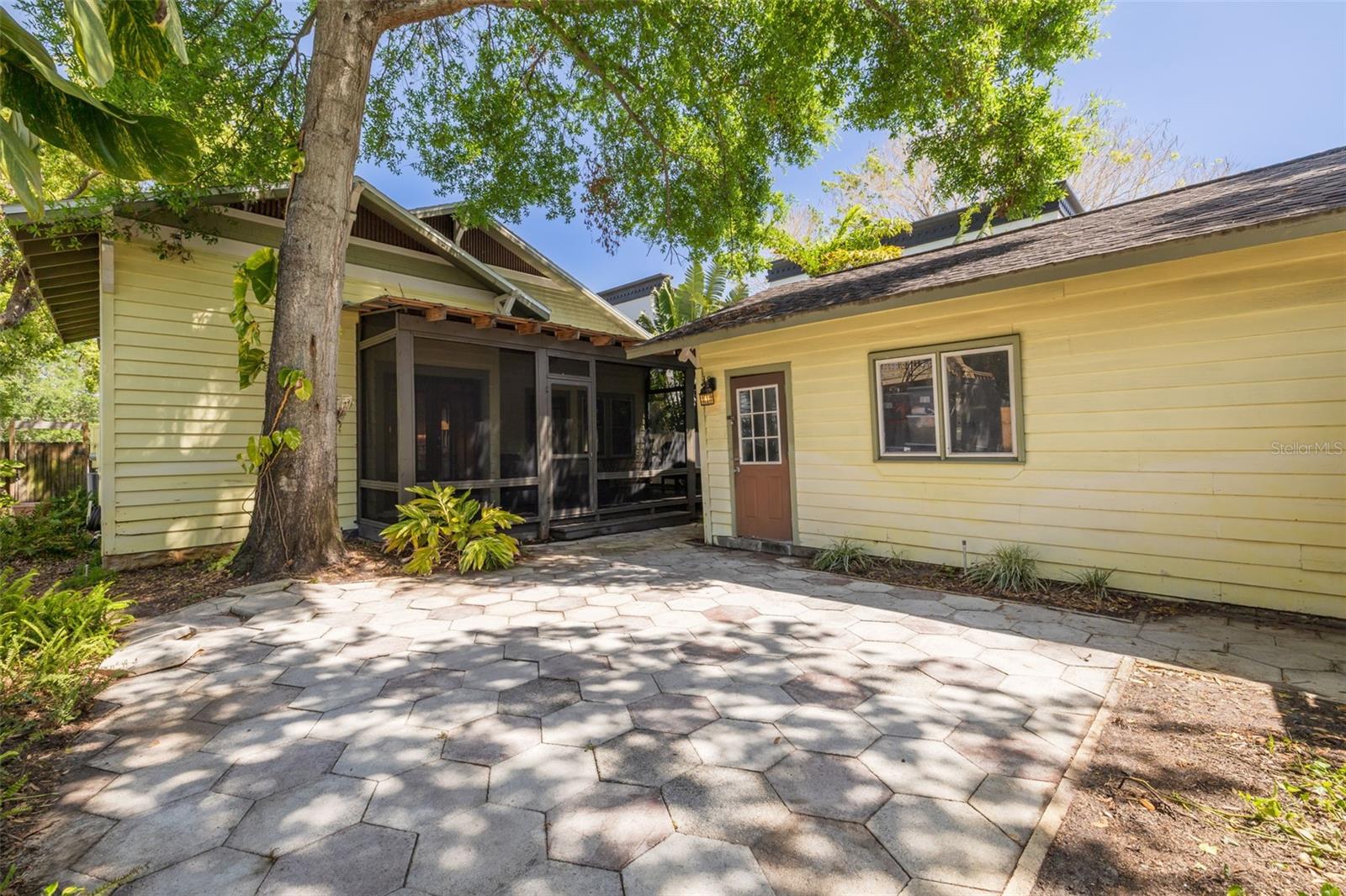 300 16TH AVE N, ST PETERSBURG, FL, 33704