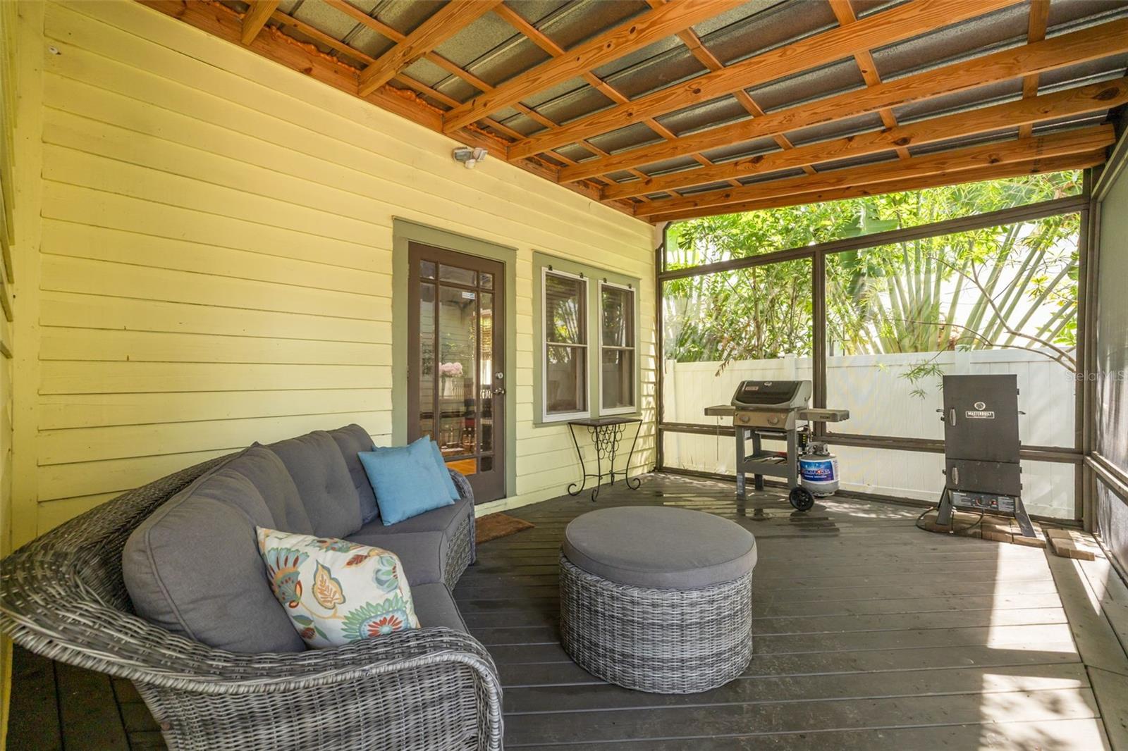 300 16TH AVE N, ST PETERSBURG, FL, 33704