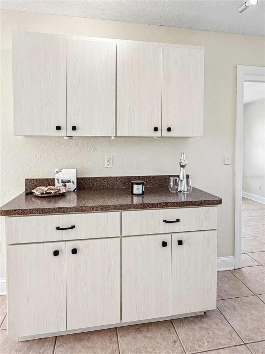 813 89TH AVE N, ST PETERSBURG, FL, 33702