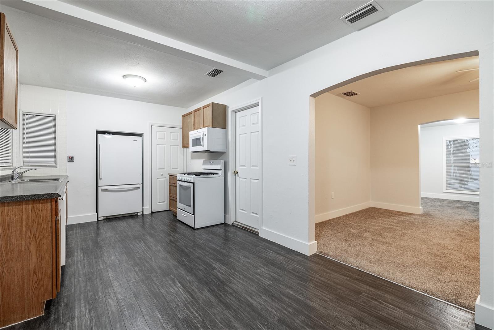 2404 W NORTH B ST, TAMPA, FL, 33609