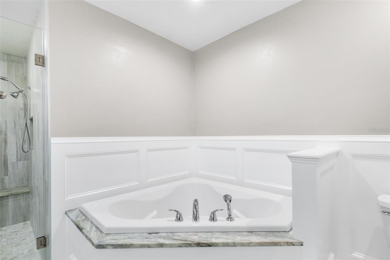 2096 LAKE ARIANA BLVD, AUBURNDALE, FL, 33823