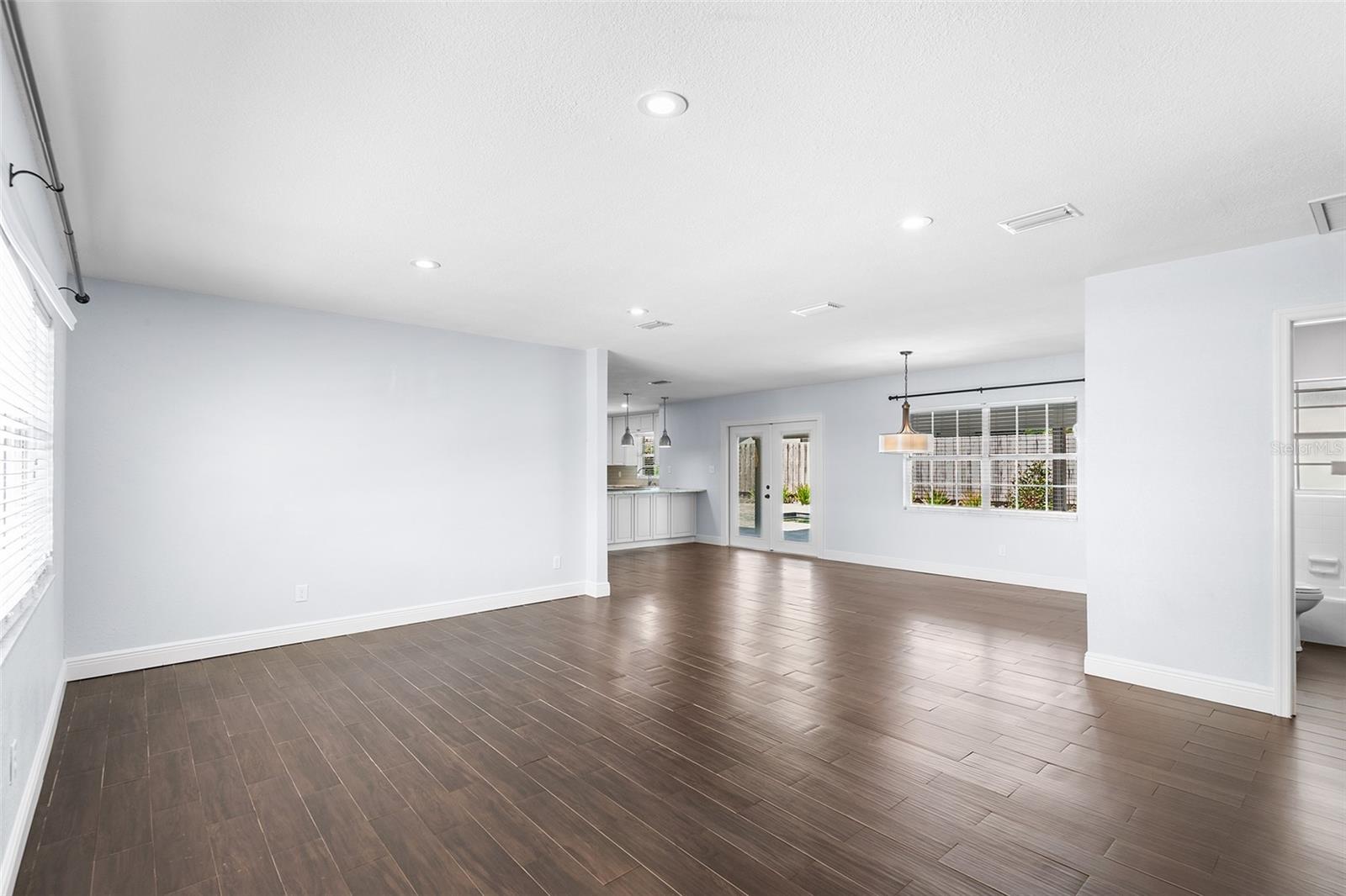 2096 LAKE ARIANA BLVD, AUBURNDALE, FL, 33823