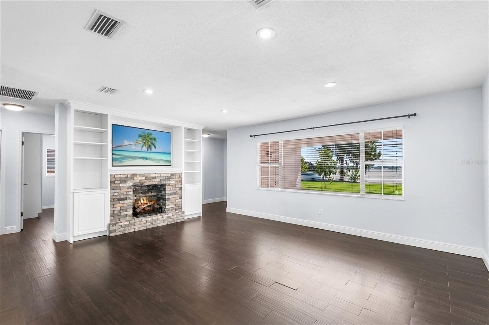 2096 LAKE ARIANA BLVD, AUBURNDALE, FL, 33823