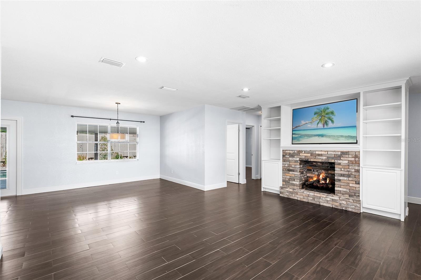 2096 LAKE ARIANA BLVD, AUBURNDALE, FL, 33823