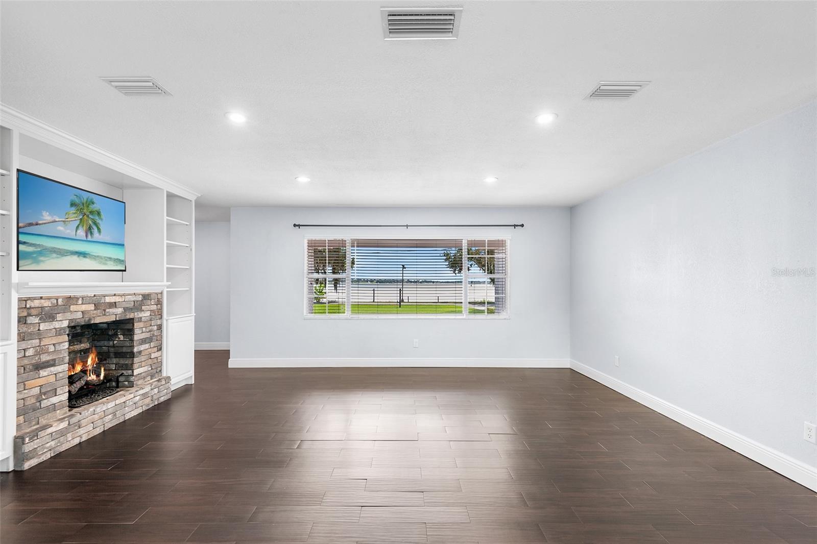 2096 LAKE ARIANA BLVD, AUBURNDALE, FL, 33823