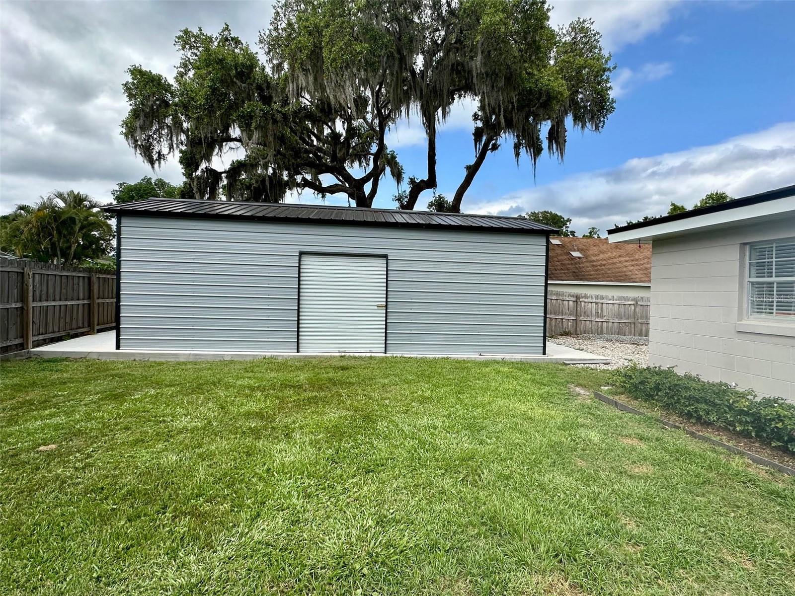 2096 LAKE ARIANA BLVD, AUBURNDALE, FL, 33823
