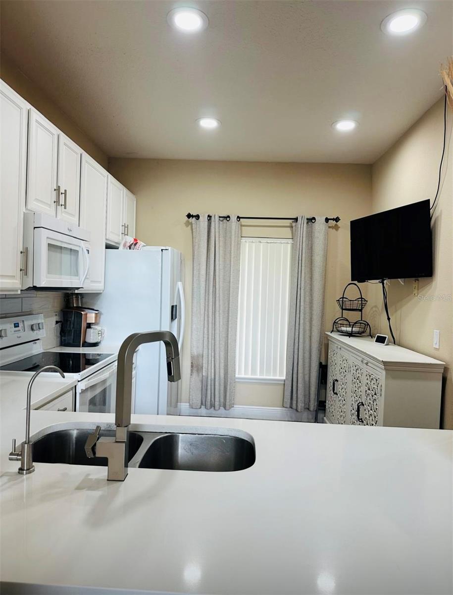 2003 MEADOW POND WAY, ORLANDO, FL, 32824