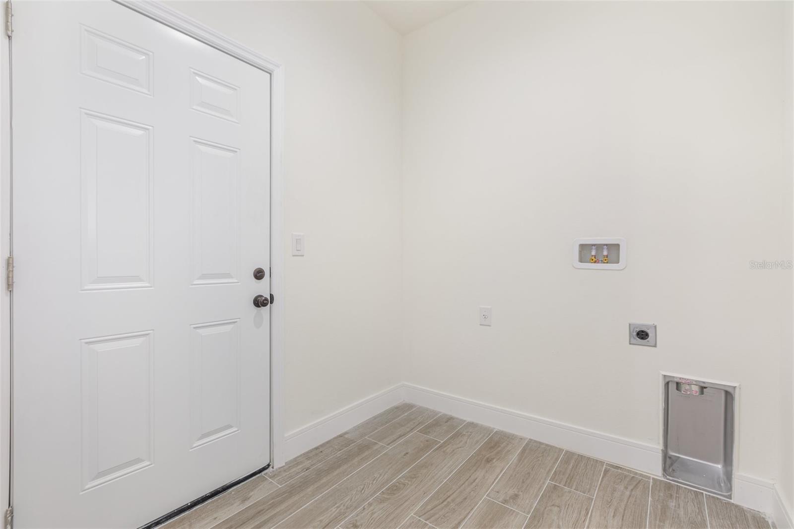 15833 ALDAMA CIR, PORT CHARLOTTE, FL, 33981