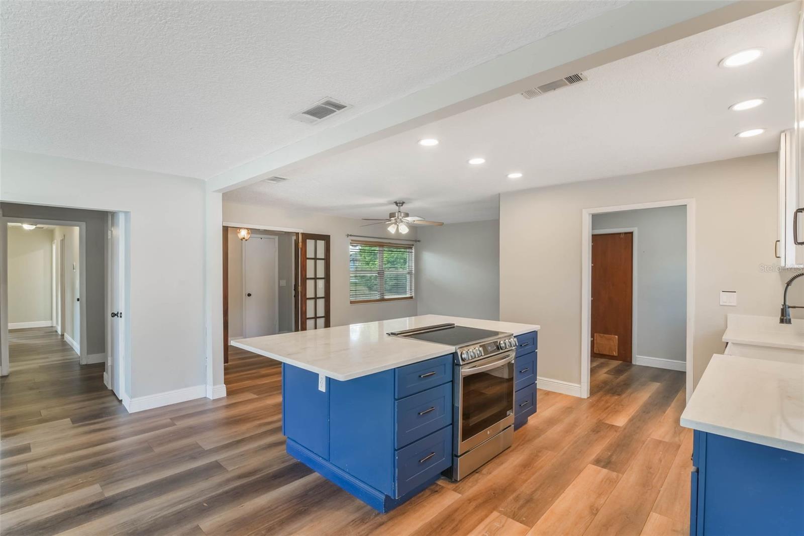 725 LAUREL WAY, CASSELBERRY, FL, 32707