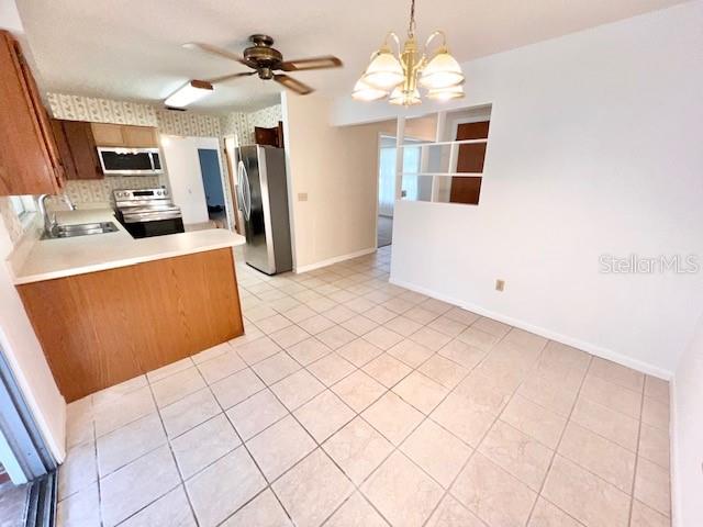 32 SANFORD AVE, DEBARY, FL, 32713