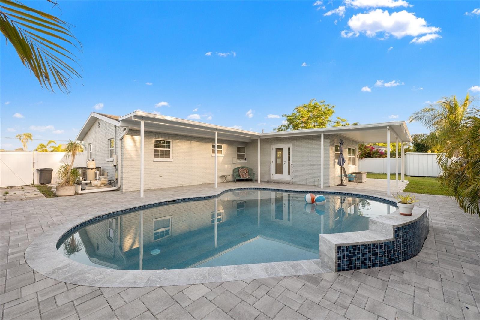8801 SUNLIT COVE DR NE, ST PETERSBURG, FL, 33702