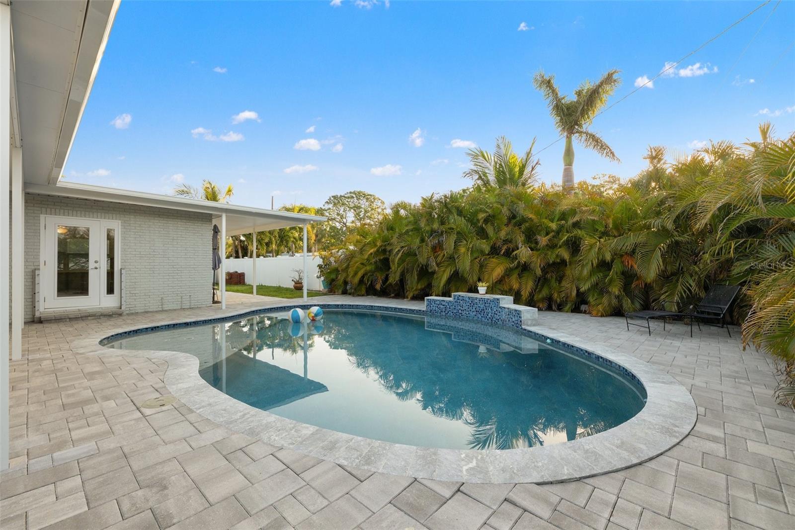 8801 SUNLIT COVE DR NE, ST PETERSBURG, FL, 33702