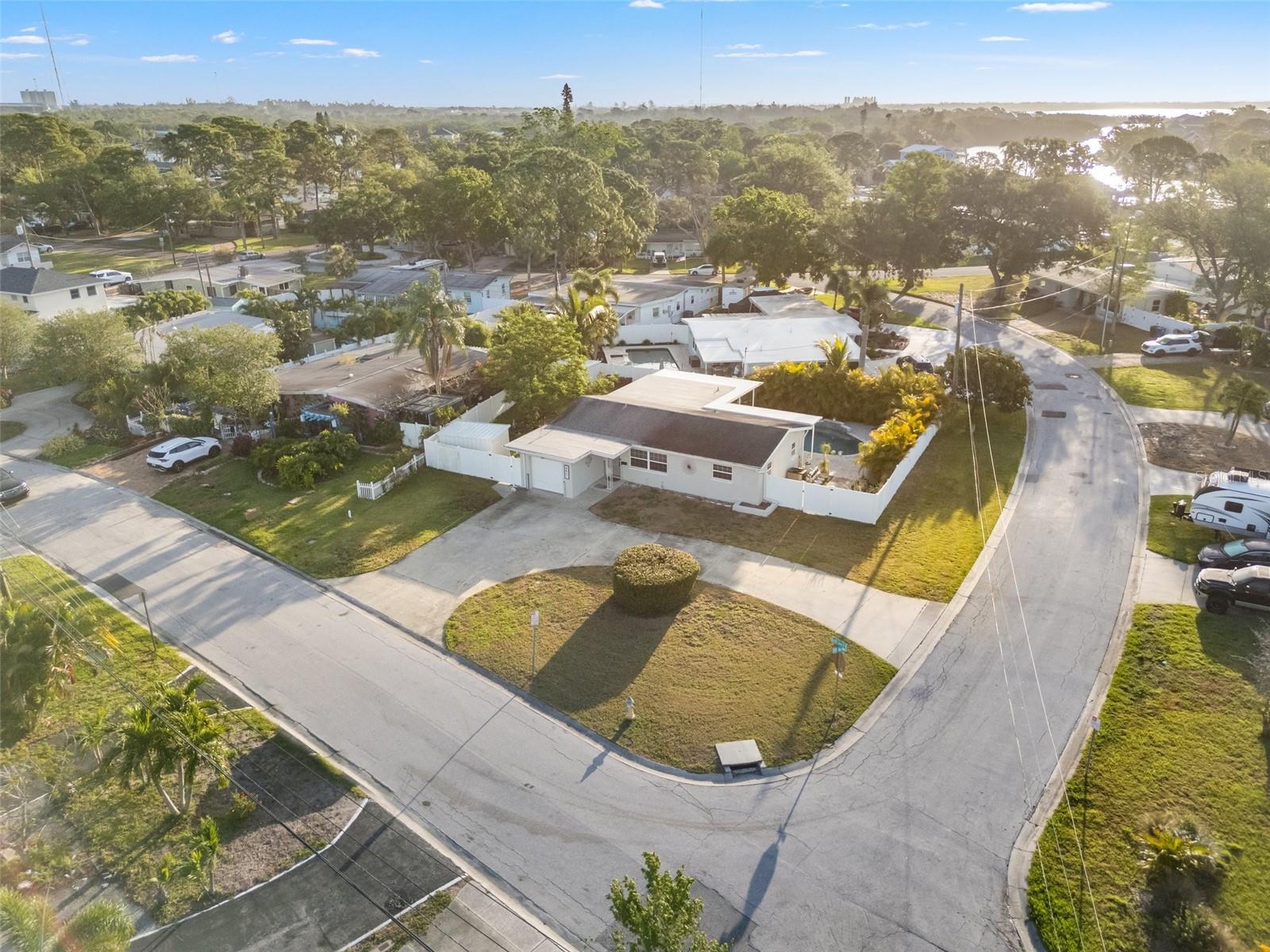 8801 SUNLIT COVE DR NE, ST PETERSBURG, FL, 33702
