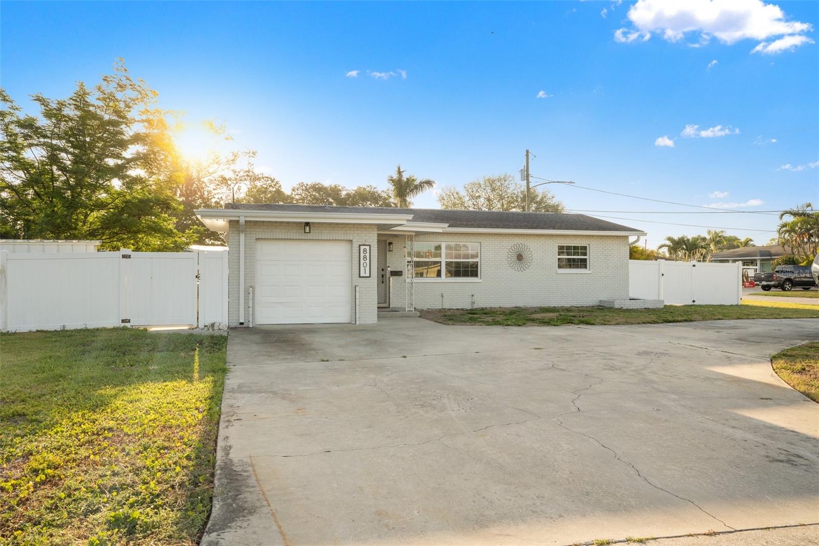 8801 SUNLIT COVE DR NE, ST PETERSBURG, FL, 33702