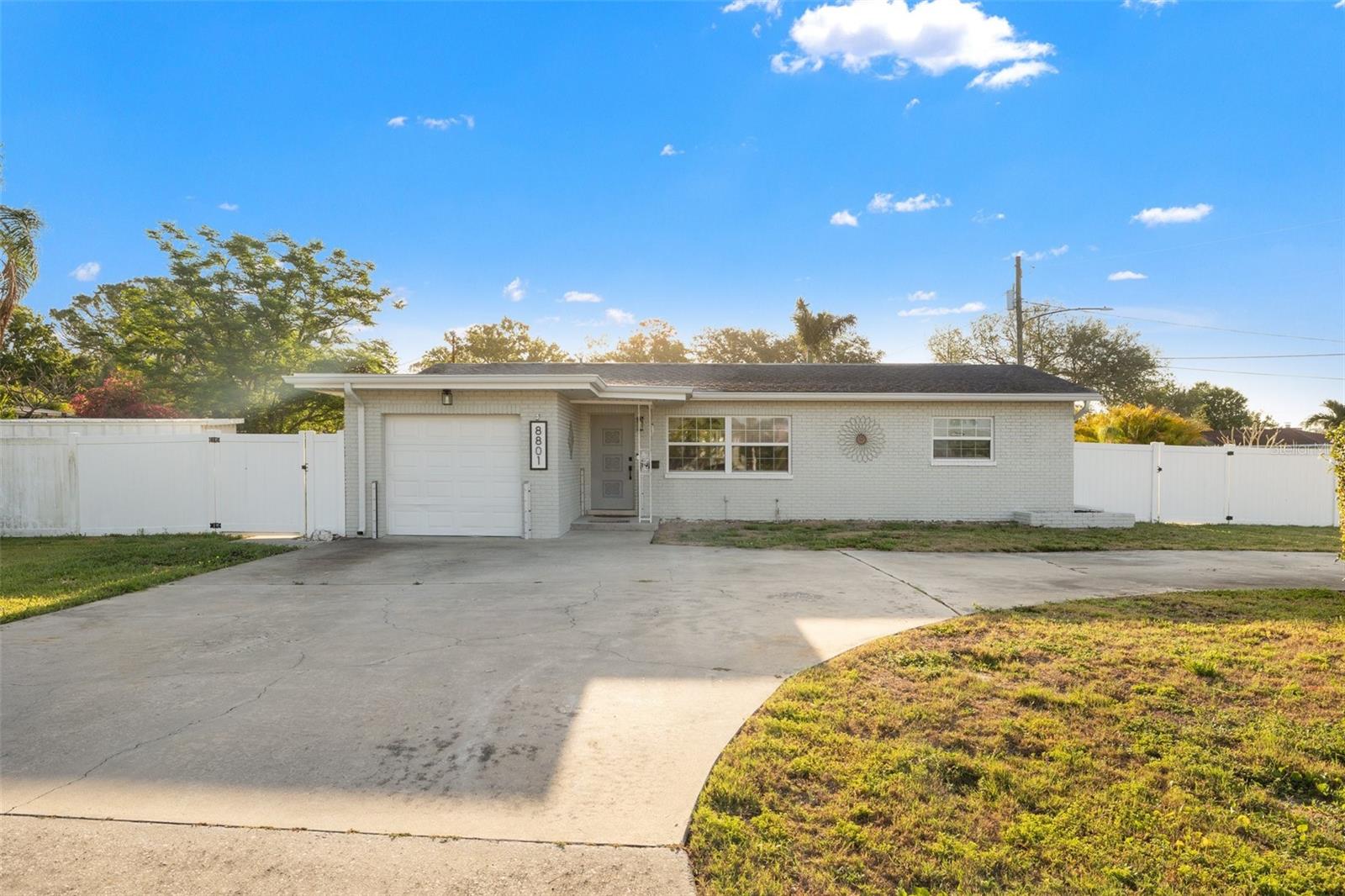 8801 SUNLIT COVE DR NE, ST PETERSBURG, FL, 33702