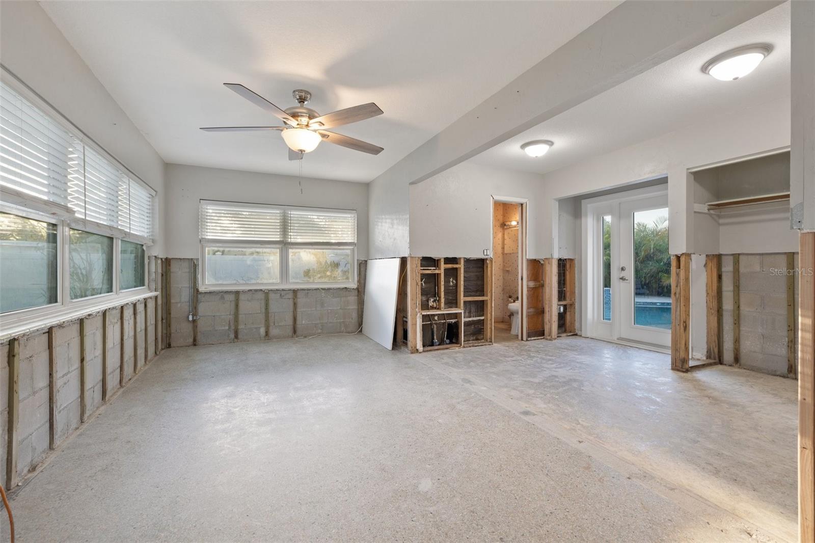 8801 SUNLIT COVE DR NE, ST PETERSBURG, FL, 33702