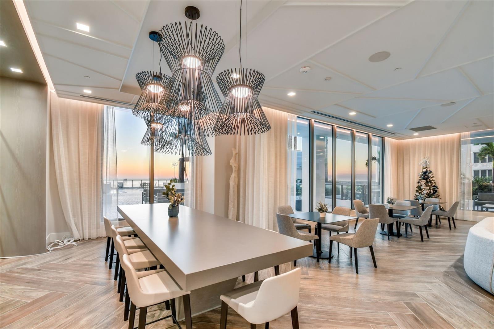 301 1ST ST S #2402, ST PETERSBURG, FL, 33701