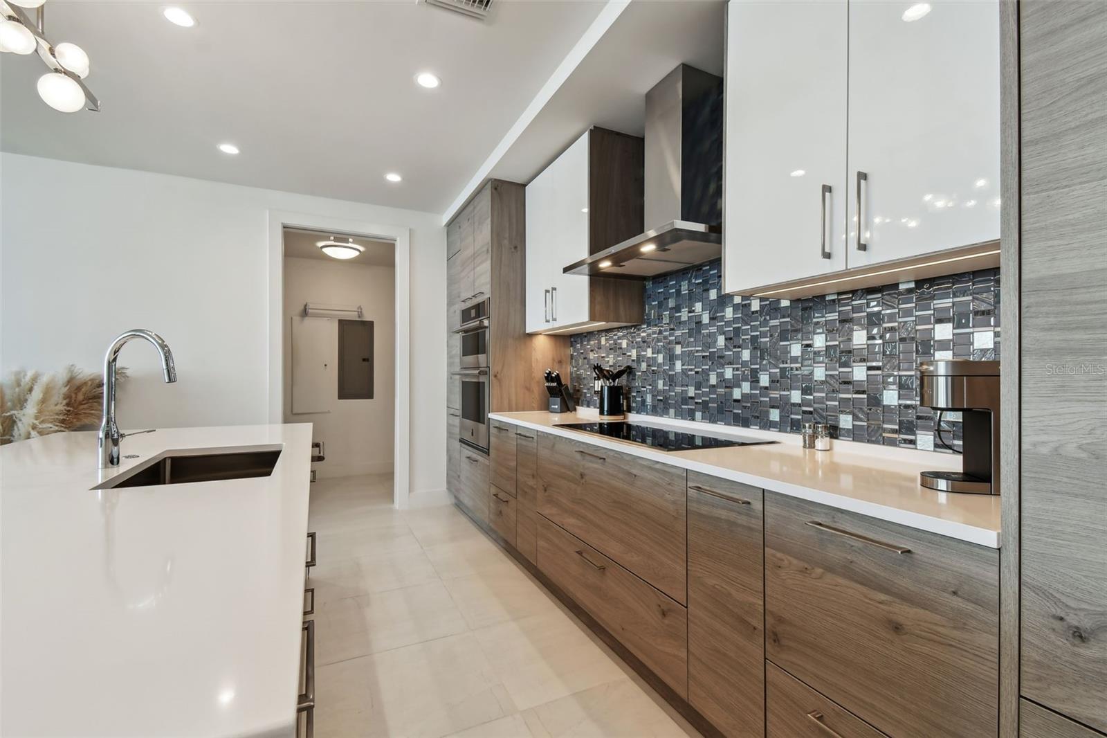 301 1ST ST S #2402, ST PETERSBURG, FL, 33701