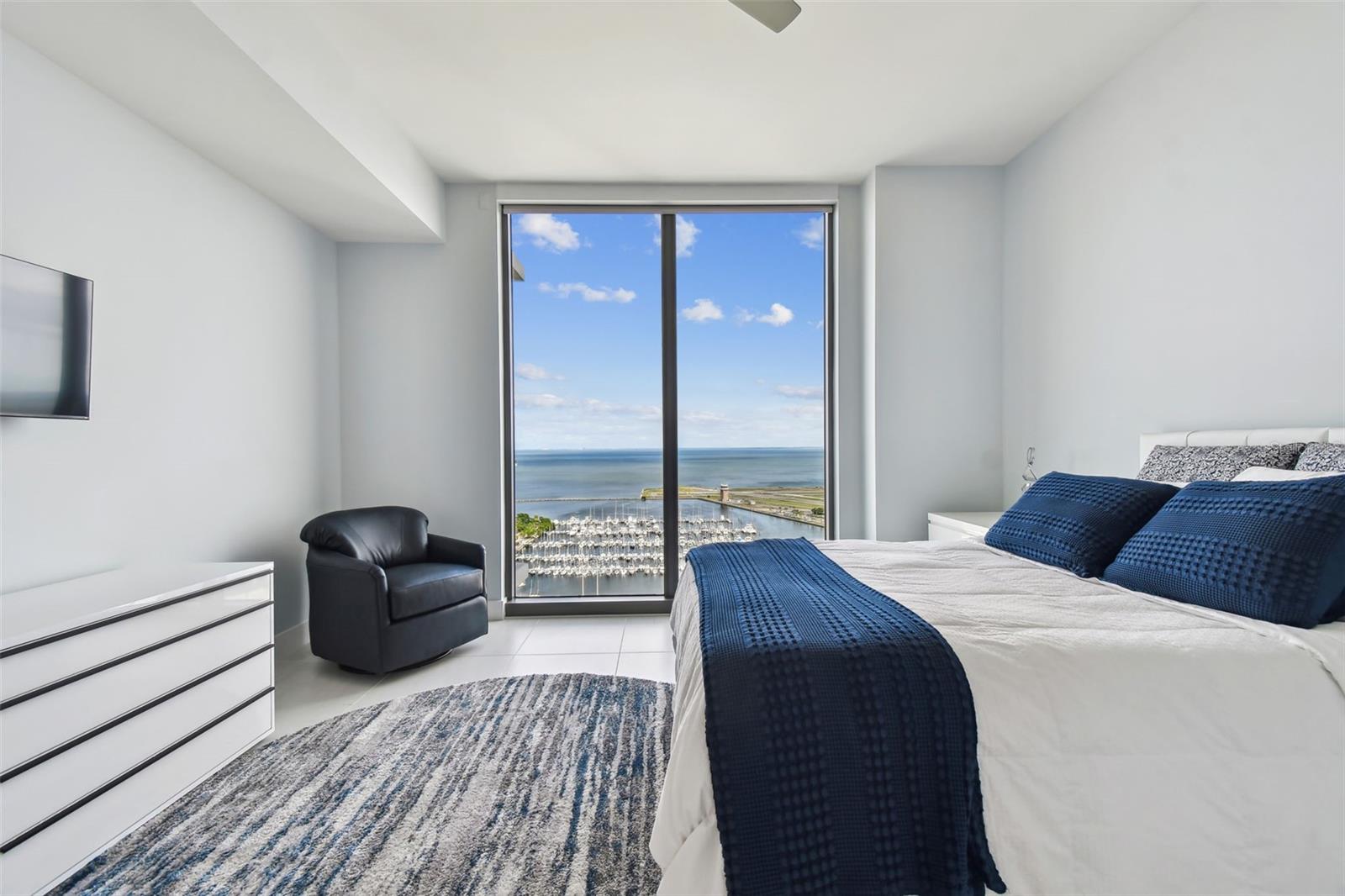 301 1ST ST S #2402, ST PETERSBURG, FL, 33701